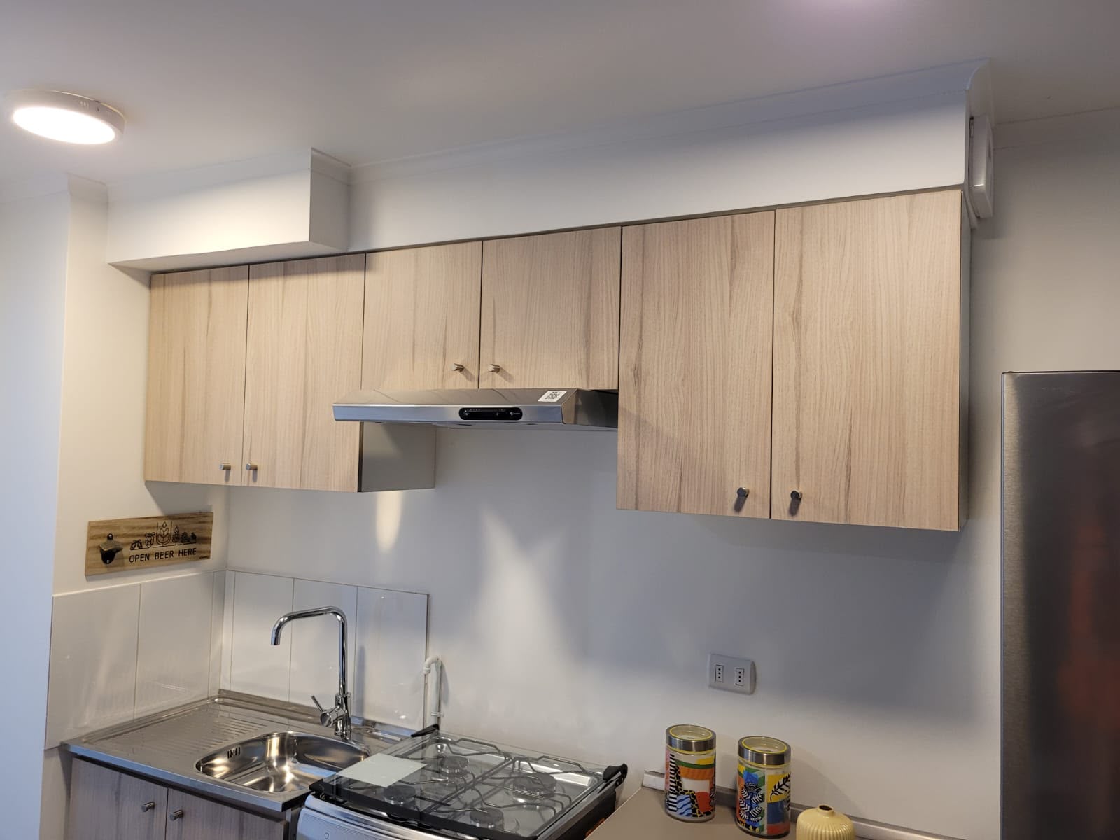 Cocina remodelada con muebles nuevos