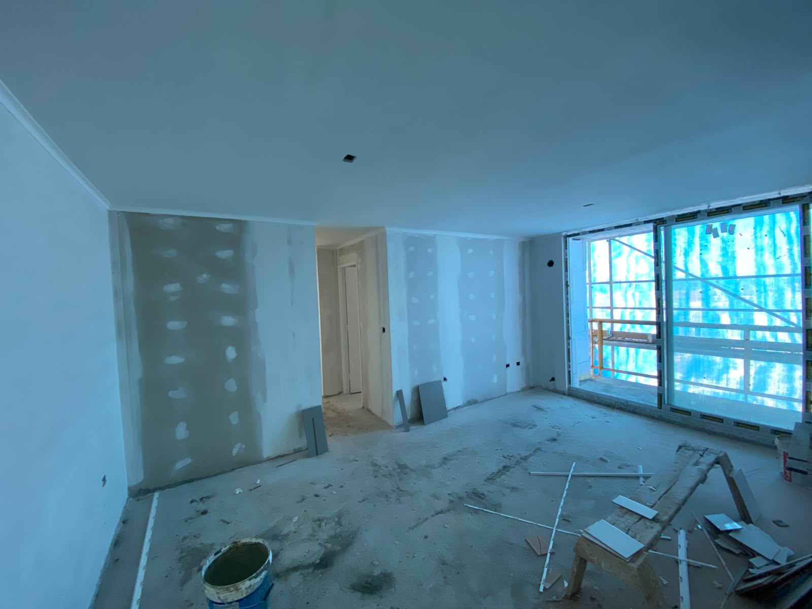 Avance interior de departamento en edificio nuevo